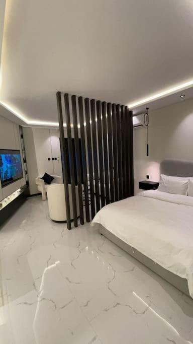 Modern Self Entry * Riyadh